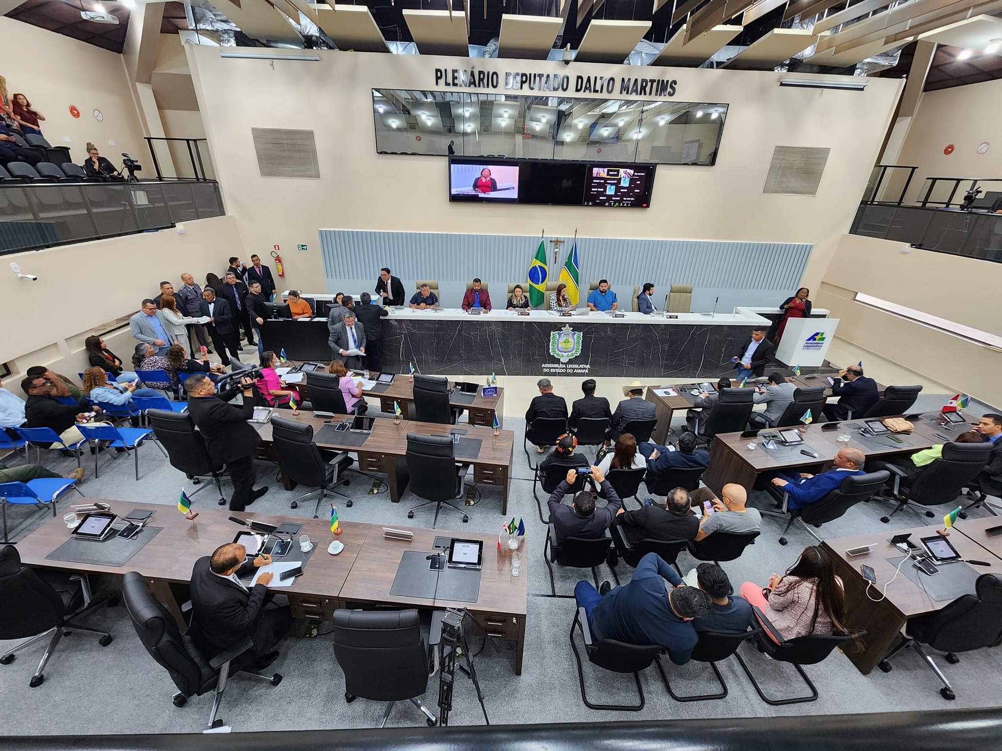 Na manhã de hoje (27), os representantes do Poder Legislativo de Oiapoque, Prefeito Breno Almeida, representantes do setor da agricultura e alguns agricultores do Município, estiveram presente na Assembleia Legislativa do Estado do Amapá. 