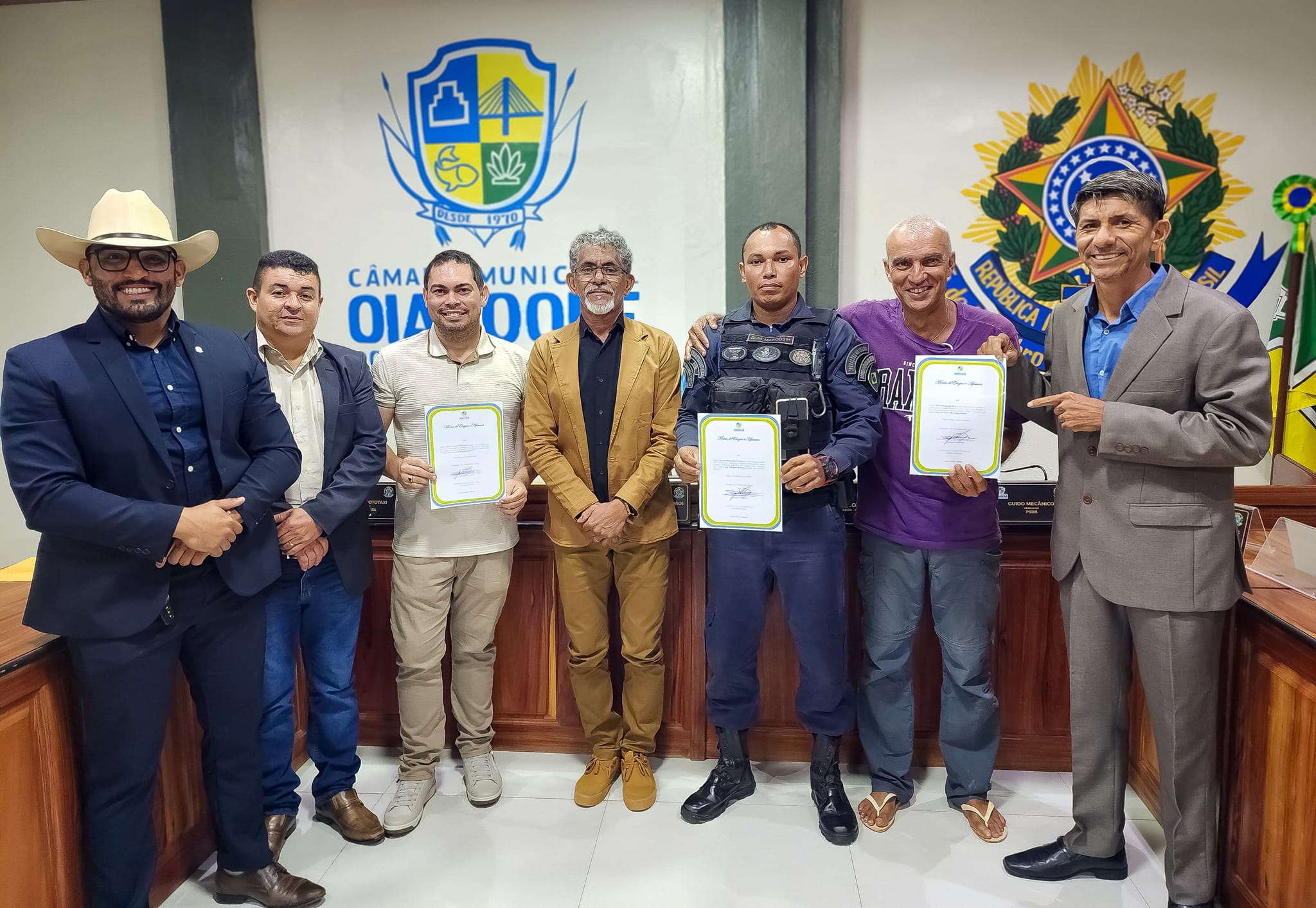 SESSÃO SOLENE  - Moção de Aplausos e Elogios. Na noite  desta quinta-feira (07/12), aconteceu na Câmara Municipal a Sessão Solene de Moção de Aplausos e Elogios com a entrega de Diplomas. 